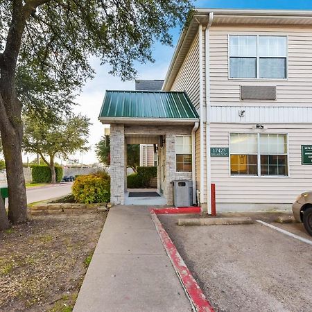 Hometowne Studios By Red Roof Dallas - North Addison - Tollway מראה חיצוני תמונה