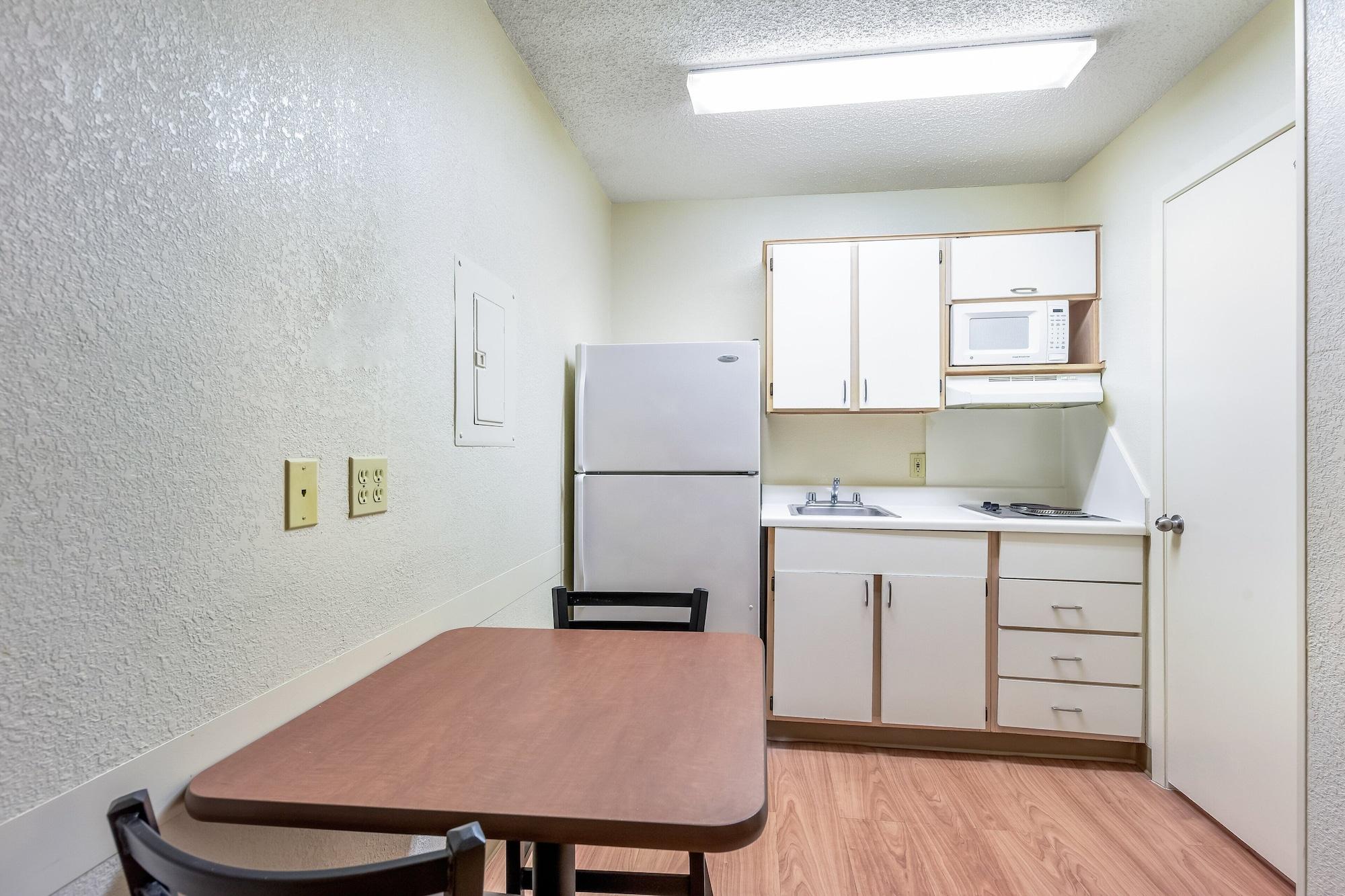 Hometowne Studios By Red Roof Dallas - North Addison - Tollway מראה חיצוני תמונה